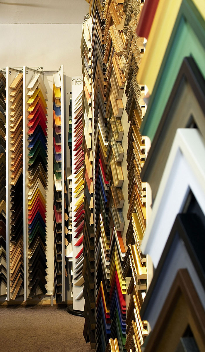Auswahl an Bilderrahmen in verschiedenen Farben und Stilen in dem Fachgeschäft Kunsthandel Stock in der Alser Strasse 26, 1090 Wien, Österreich Auswahl an Bilderrahmen in verschiedenen Farben und Stilen in dem Fachgeschäft Kunsthandel Stock in der Alser Strasse 26, 1090 Wien, Österreich
